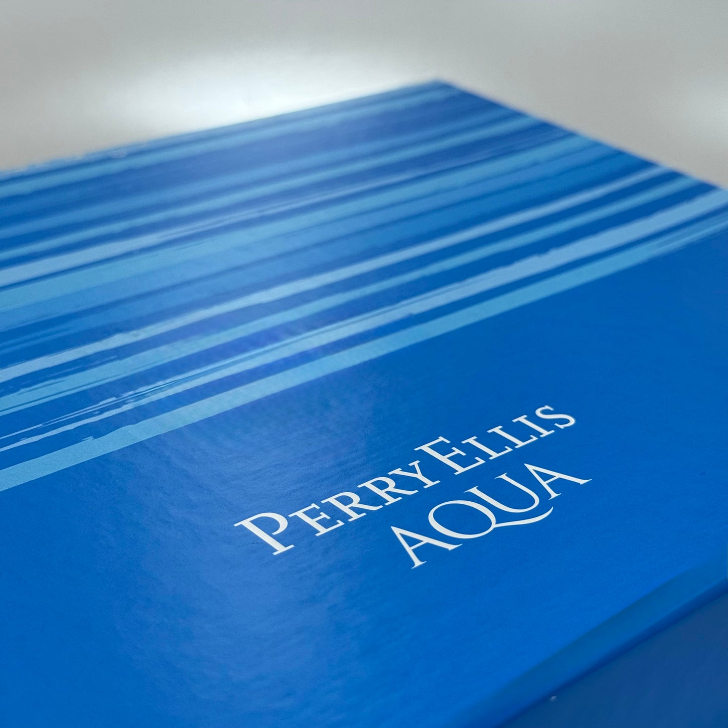 Perry Ellis Aqua Estuche Eau de Toilette 100 ml + 7.5 ml + Body Spray 170 g + Shower Gel 50 ml