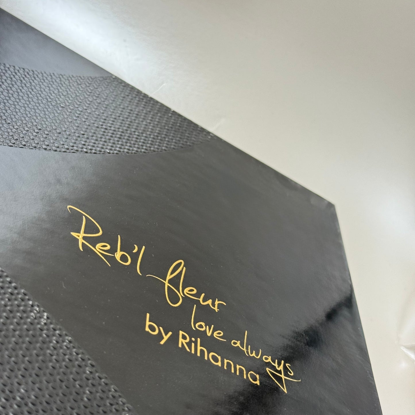 Rihanna Reb’l Fleur Love Always Eau de Parfum Estuche 100 ml + Body Lotion 90 ml + Bath & Shower Gel 90 ml