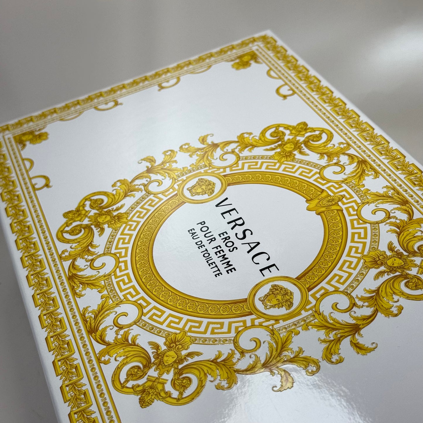Versace Eros Pour Femme Eau de Toilette 100 ml + Bath & Shower Gel 100 ml + Body Lotion 100 ml + Soft Makeup Case