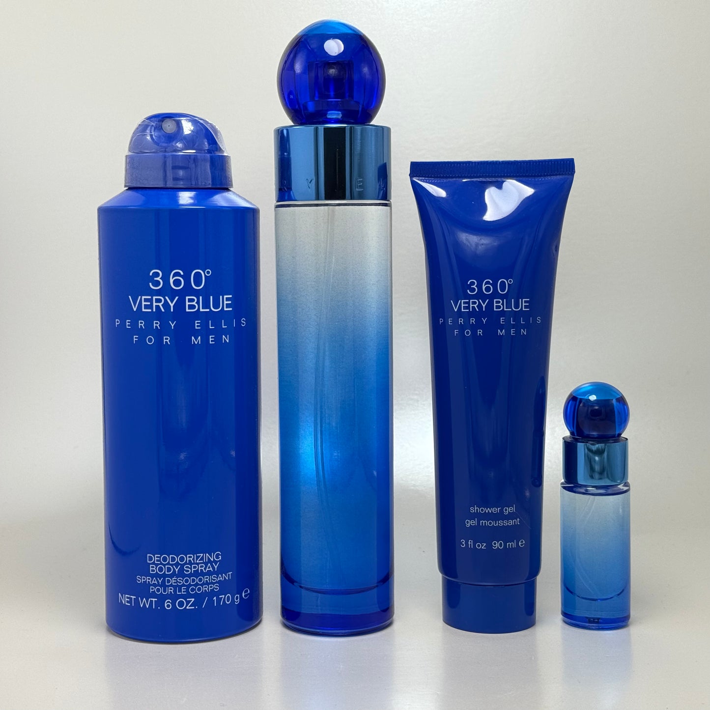 Perry Ellis 360° Very Blue Estuche Eau de Toilette 100 ml + 7.5 ml + Deodorizing Body Spray 170 g + Shower Gel 90 ml