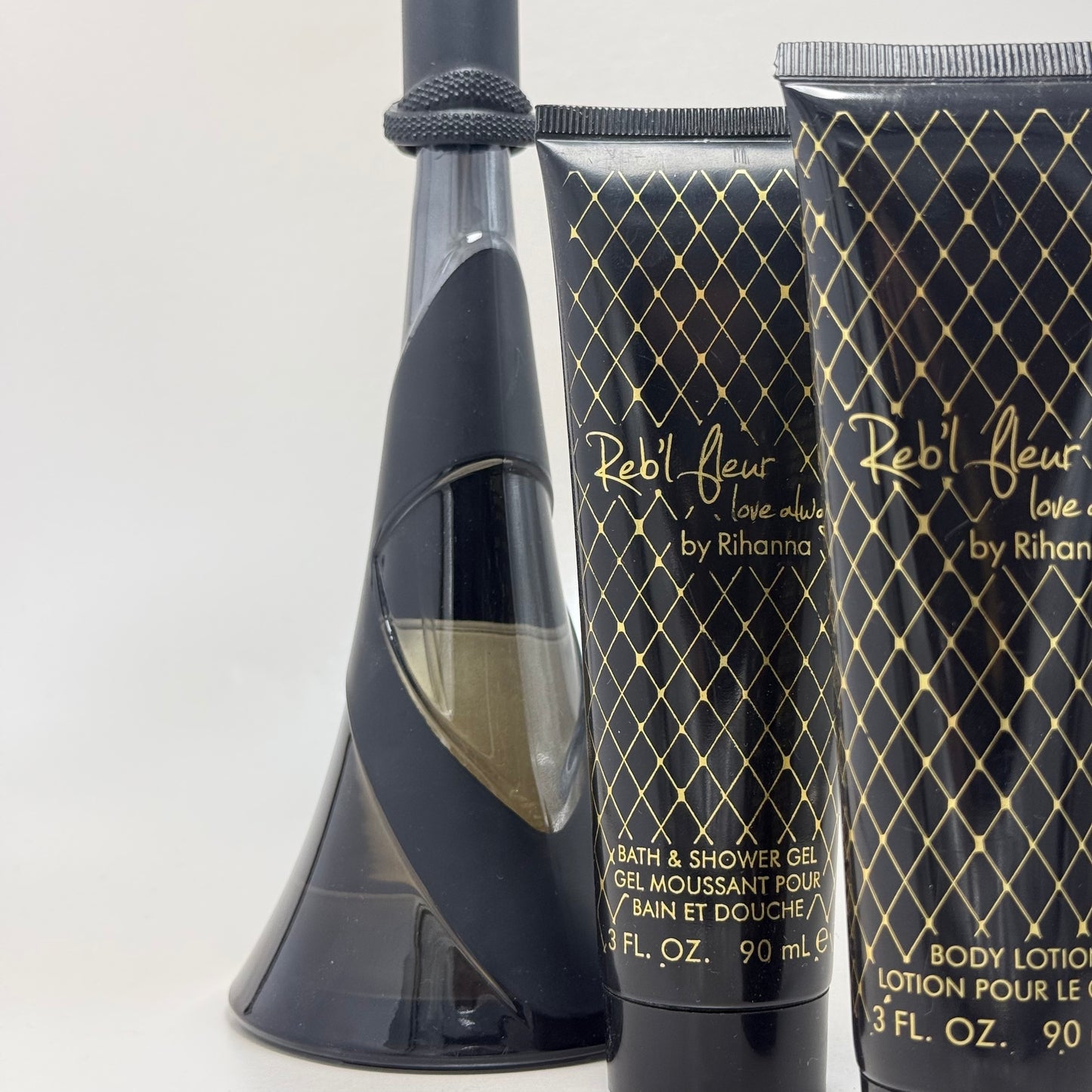 Rihanna Reb’l Fleur Love Always Eau de Parfum Estuche 100 ml + Body Lotion 90 ml + Bath & Shower Gel 90 ml