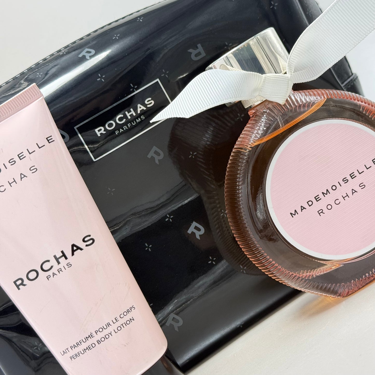 Rochas Mademoiselle Eau de Parfum Estuche 90 ml + Body Lotion 100 ml + Cartera de Mano