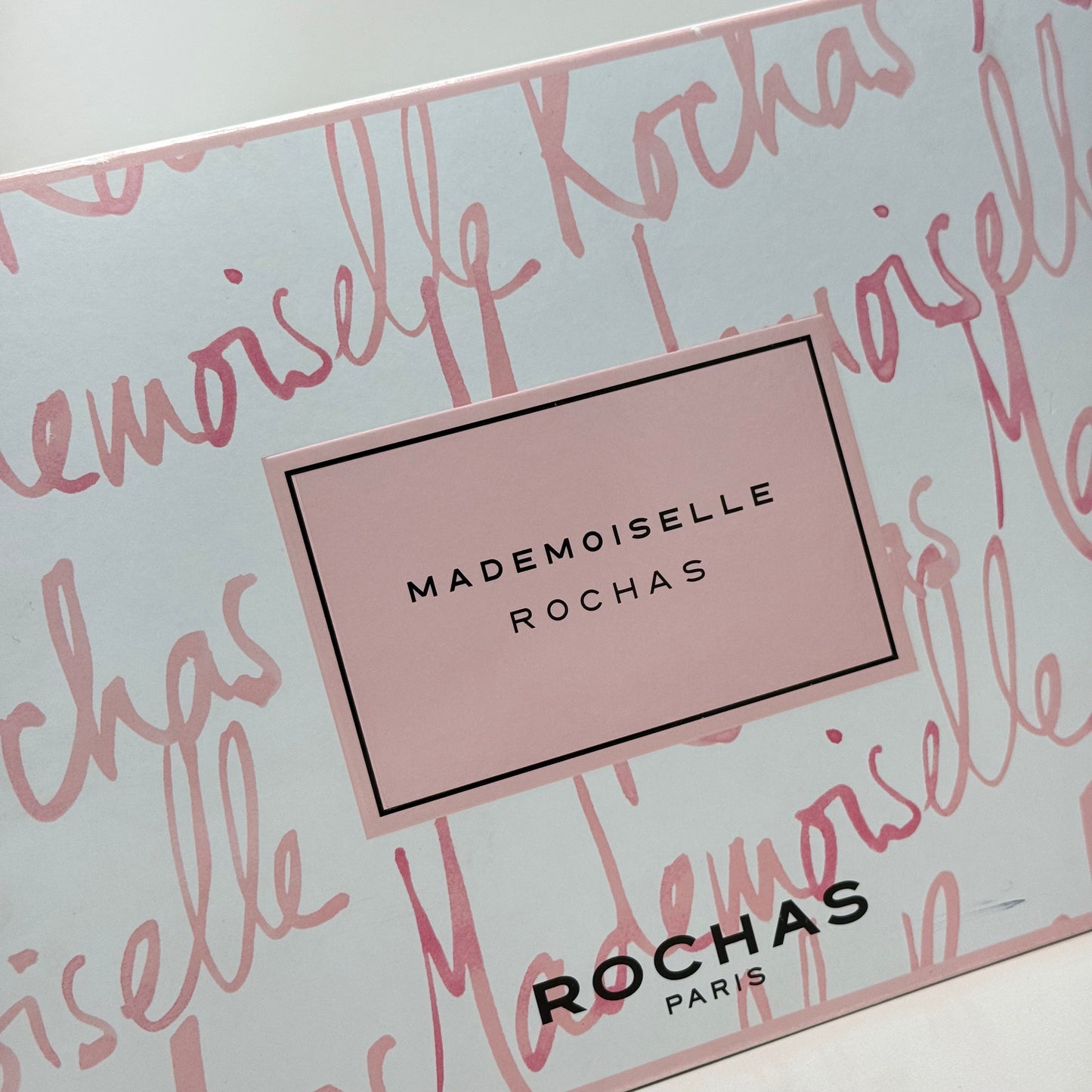 Rochas Mademoiselle Eau de Parfum Estuche 90 ml + Body Lotion 100 ml + Cartera de Mano