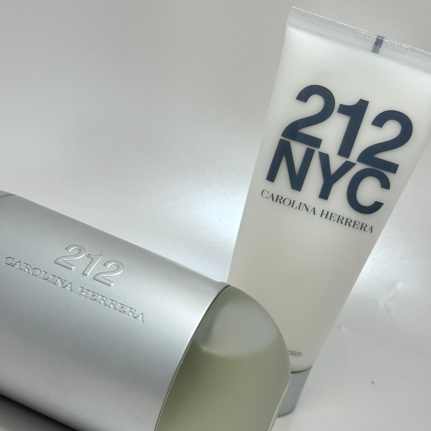 Carolina Herrera 212 NYC  Estuche  Eau de Toilette 100 ml + Body Lotion 100 ml