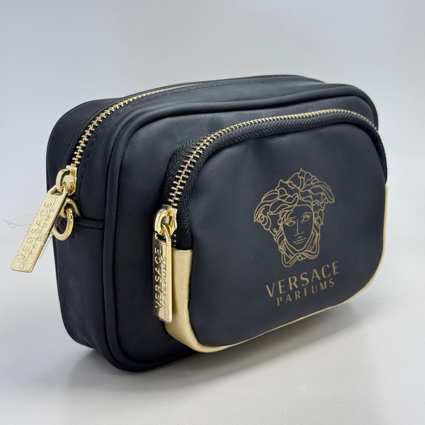 Versace Dylan Blue Pour Femme Eau de Parfum 100 ml + Bath & Shower Gel 100 ml + Body Lotion 100 ml + Clutch